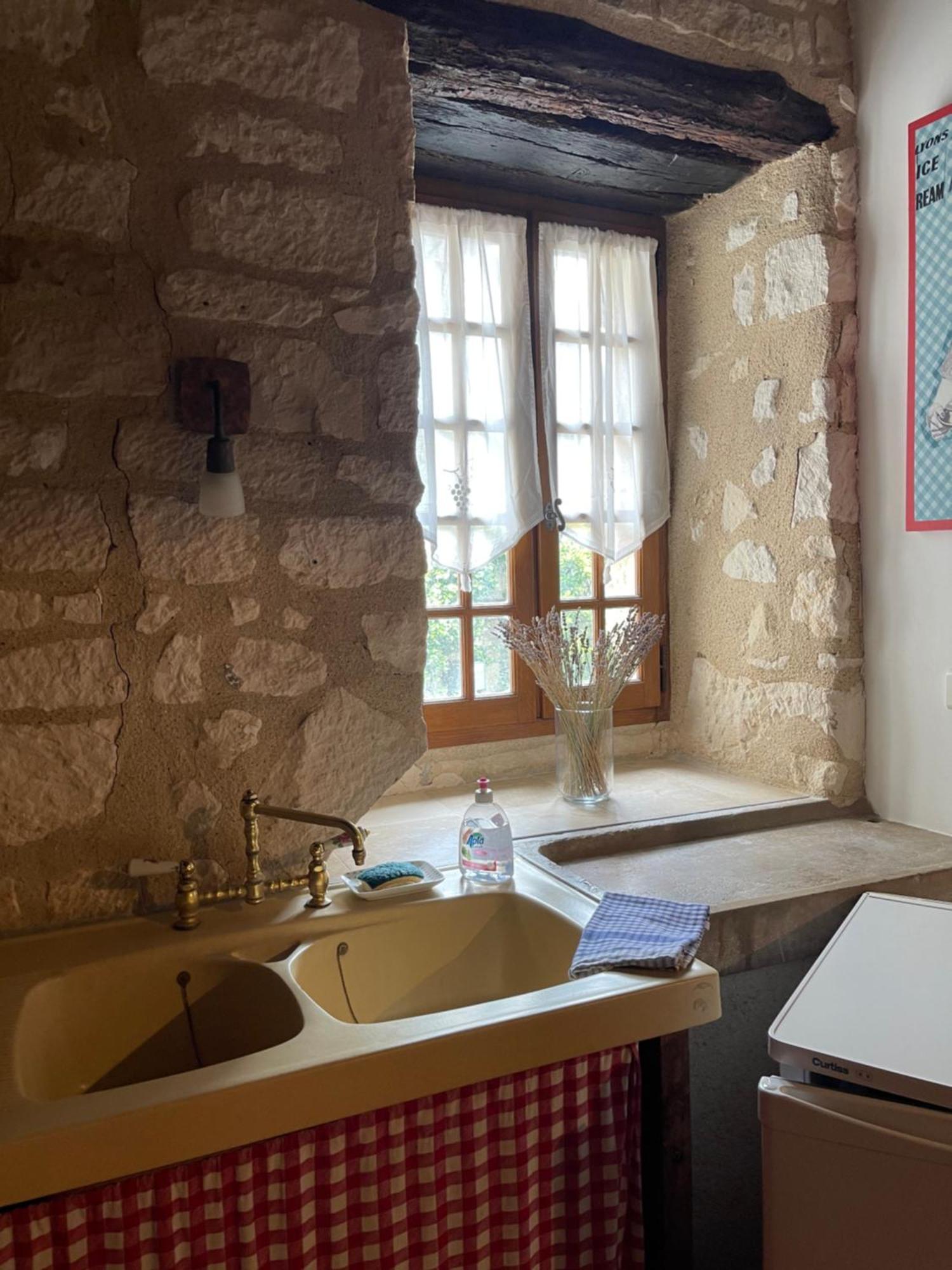 La Maison D'Alienor - Gites De Caractere A Chablis - 89 エクステリア 写真